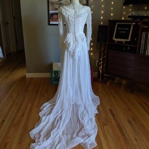 Darling 40s/50s vintage wedding dress w/ bustle